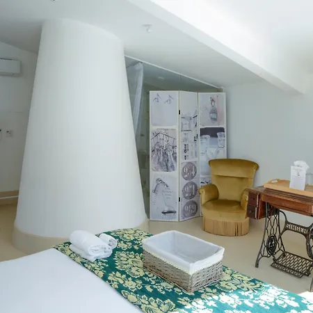 Casa Matriz Sec Xvi بيت ريفي بينافيل